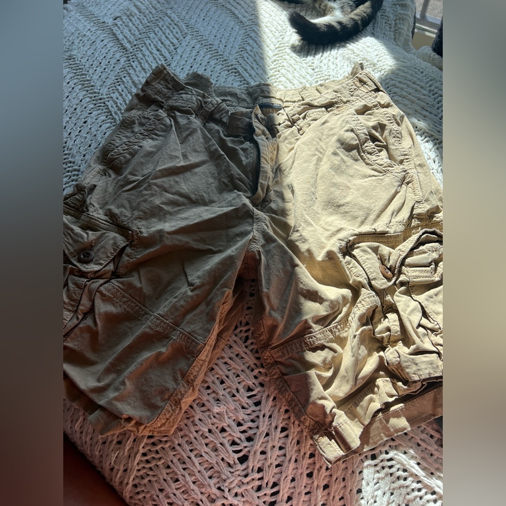 Men’s american eagle cargo shorts. size 32.